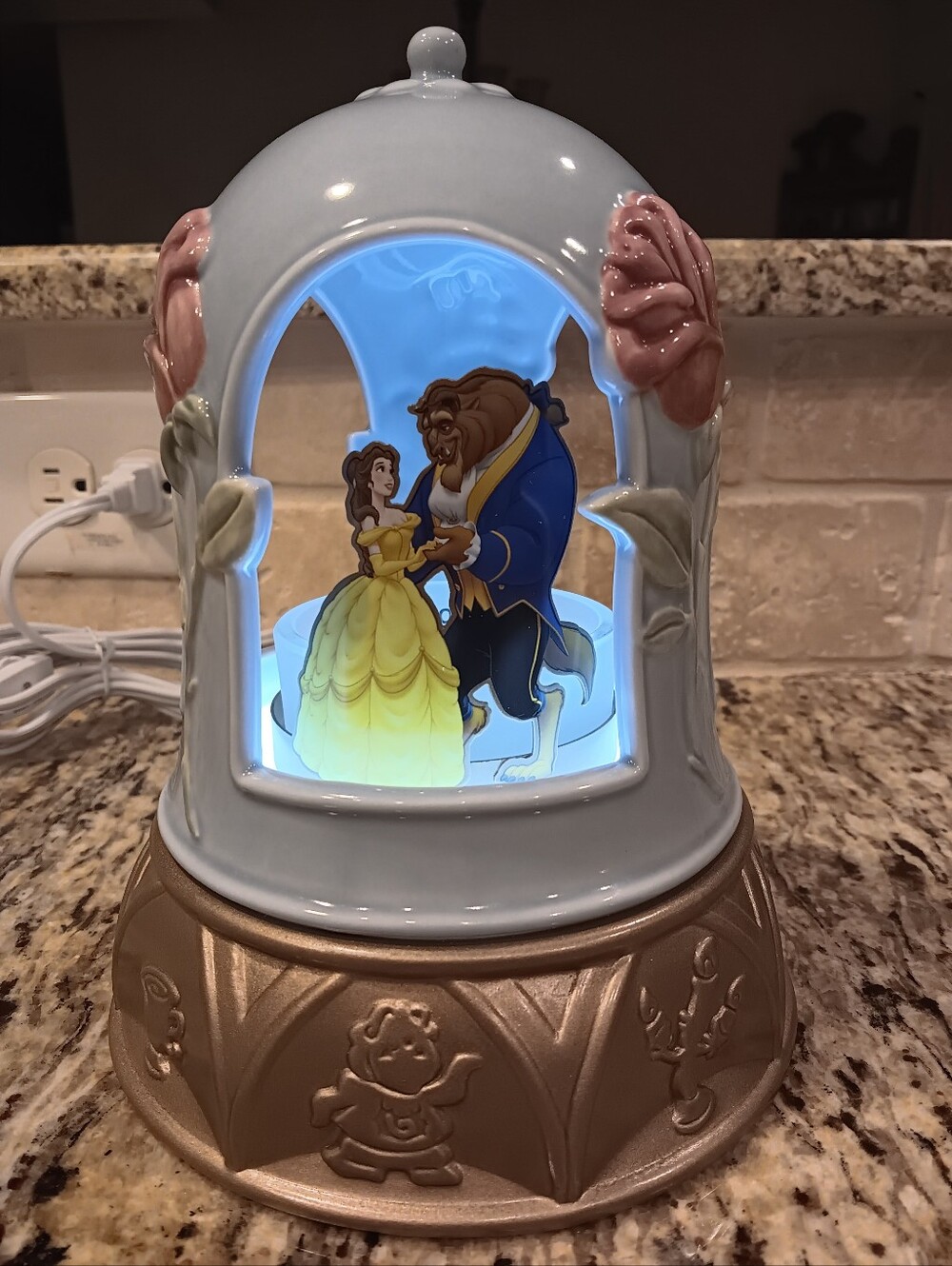 Disney Beauty And The Beast Enchanted Love Scentsy Warmer w/ Wax Melts